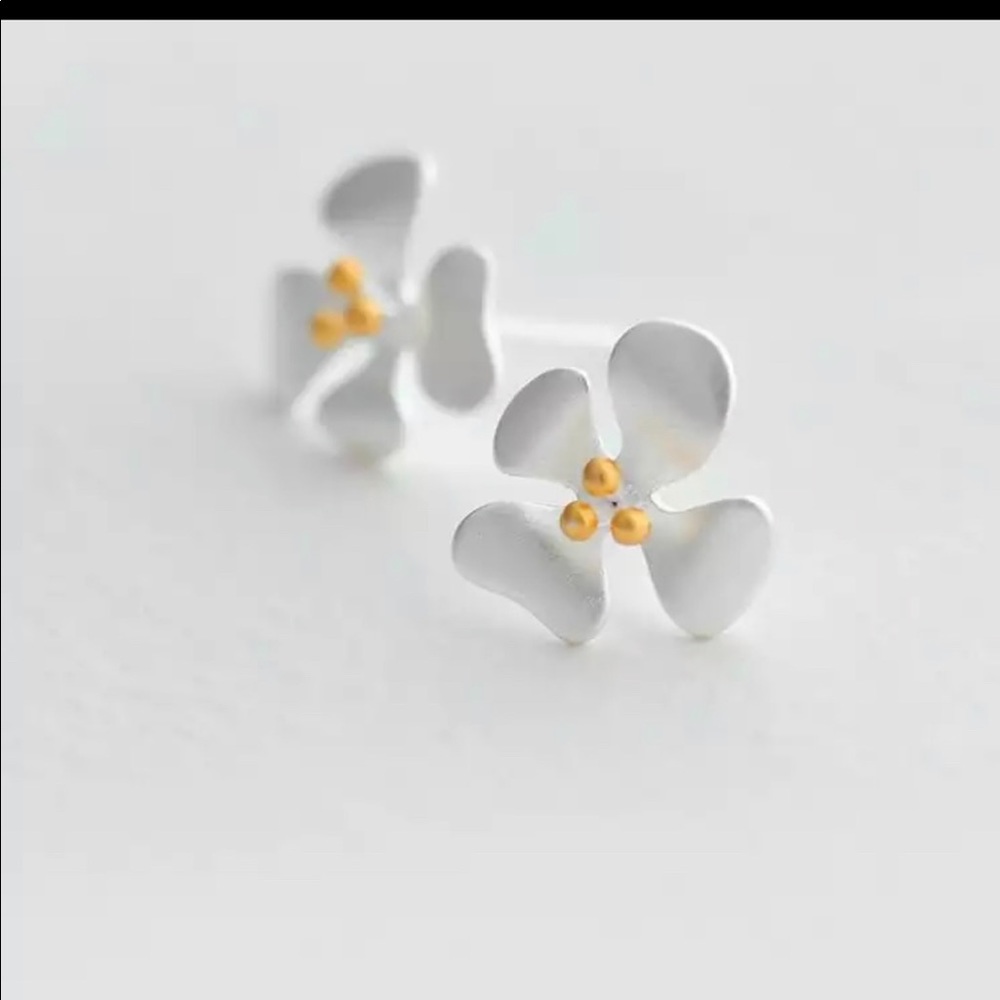 925 Sterling Silver Flower Stud Earrings Brand New